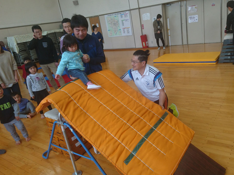 未就園児親子体操教室(大垣市立南部子育て支援センター「ホリパパサロン」)
