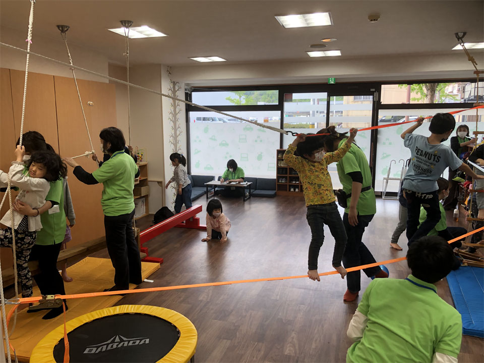 運動療育レッスン(放課後等デイサービス アットすまいる)
