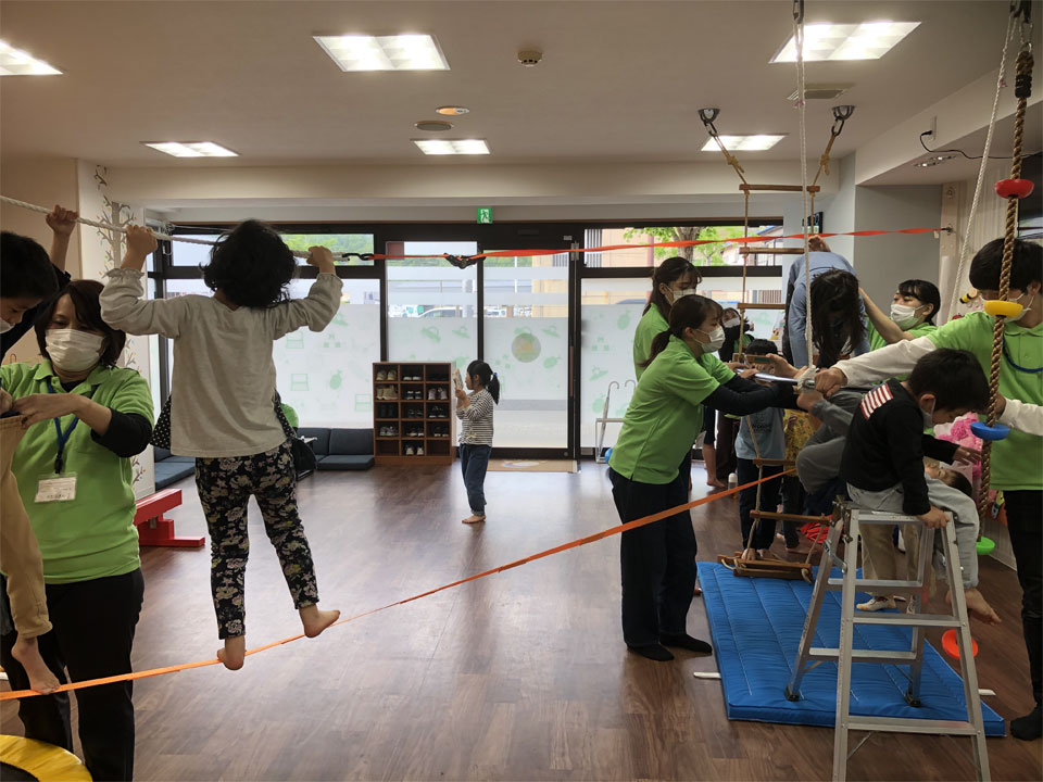 運動療育レッスン(放課後等デイサービス アットすまいる)