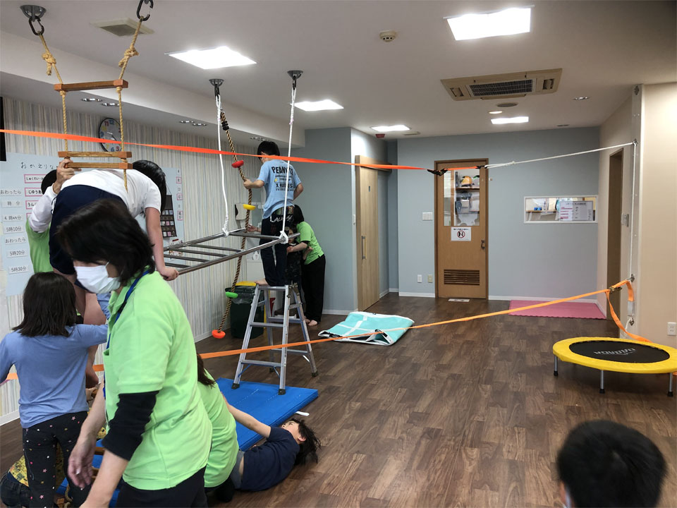 運動療育レッスン(放課後等デイサービス アットすまいる)