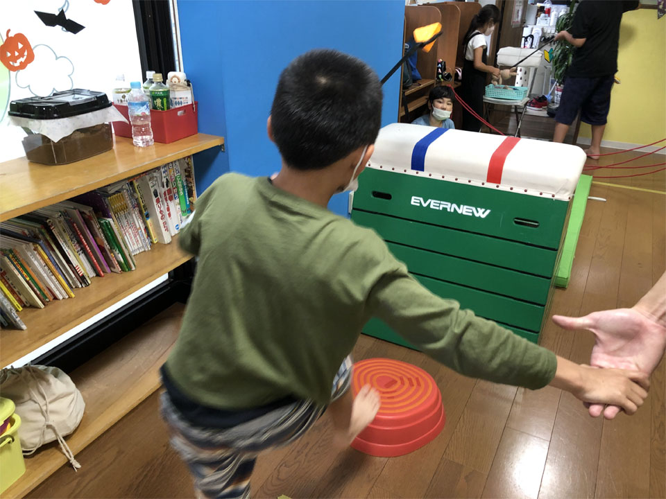 運動療育レッスン(放課後等デイサービス アットすまいる)