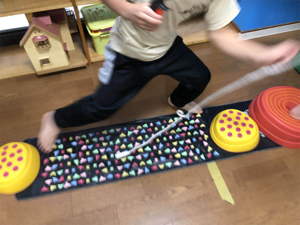 運動療育レッスン(放課後等デイサービス アットすまいる)