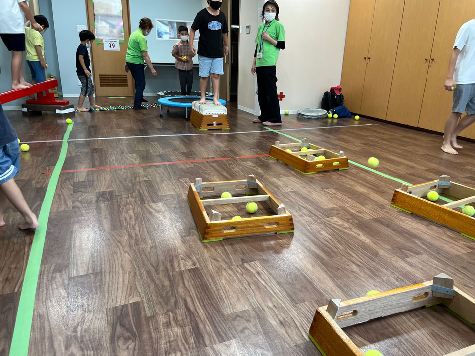 運動療育レッスン（放課後等デイサービス アットすまいる）