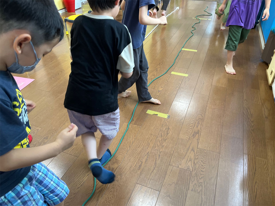 運動療育レッスン（放課後等デイサービス アットすまいる）