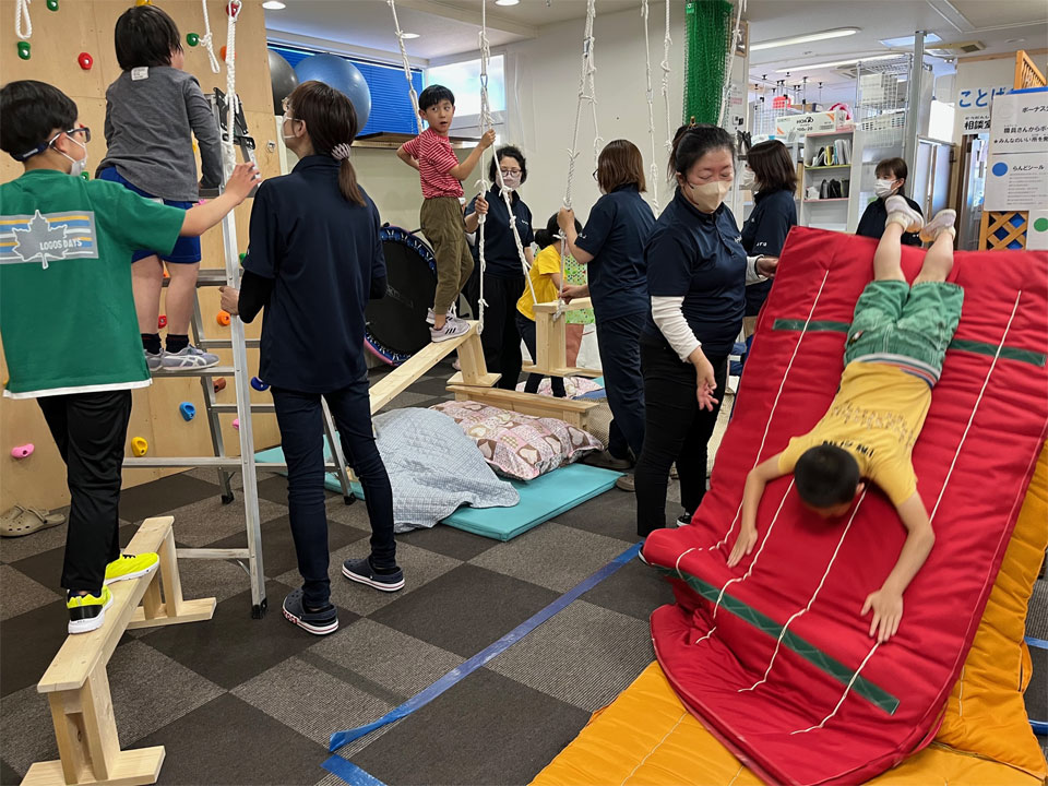 運動療育レッスン(放課後等デイサービス ららら・らんど)