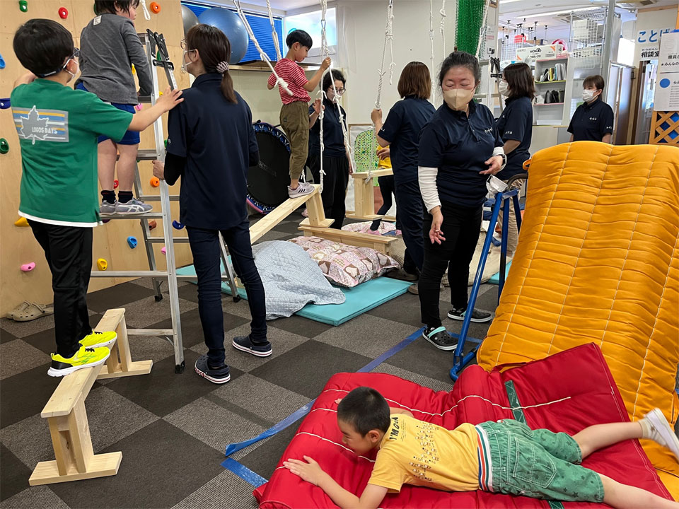 運動療育レッスン(放課後等デイサービス ららら・らんど)