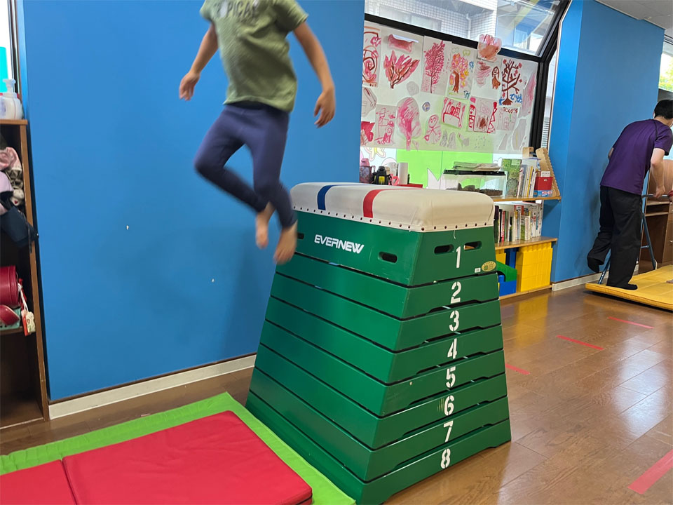 運動療育レッスン(放課後等デイサービス アットすまいる)
