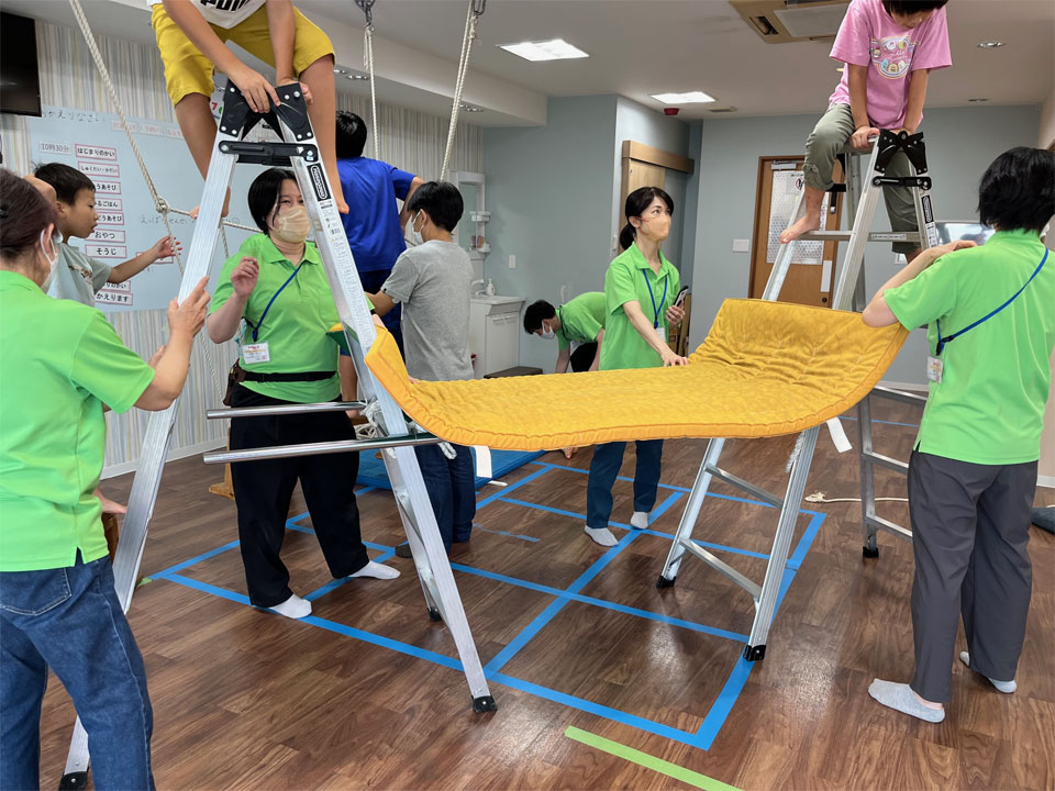 運動療育レッスン(放課後等デイサービス アットすまいる)