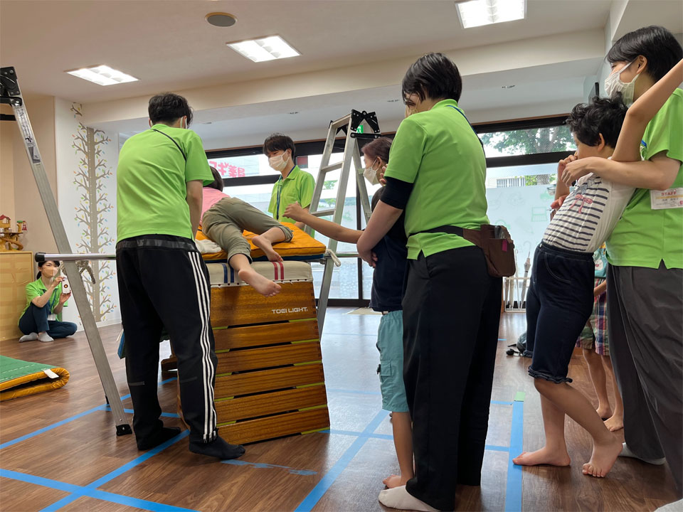 運動療育レッスン(放課後等デイサービス アットすまいる)