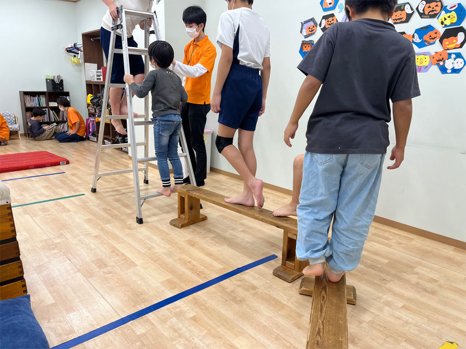 運動療育レッスン(放課後等デイサービス アットすまいる)