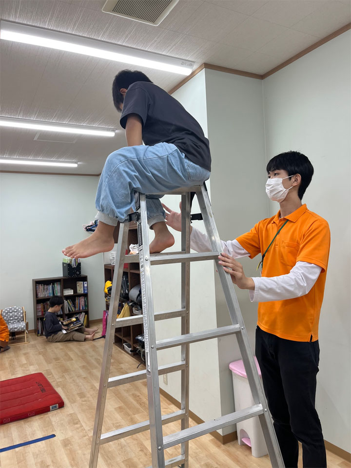 運動療育レッスン(放課後等デイサービス アットすまいる)