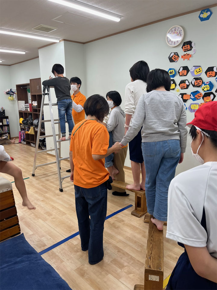 運動療育レッスン(放課後等デイサービス アットすまいる)