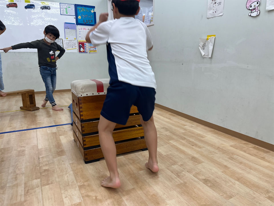 運動療育レッスン(放課後等デイサービス アットすまいる)