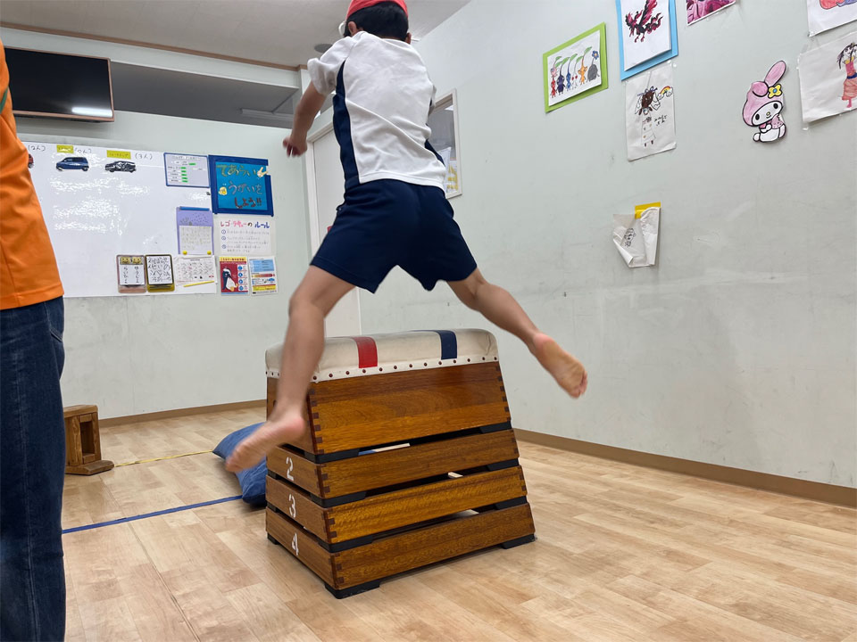 運動療育レッスン(放課後等デイサービス アットすまいる)