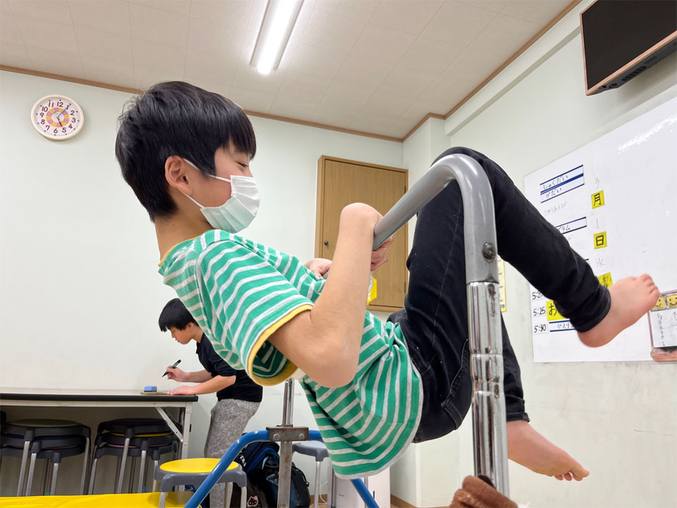 運動療育レッスン(放課後等デイサービス アットすまいる)