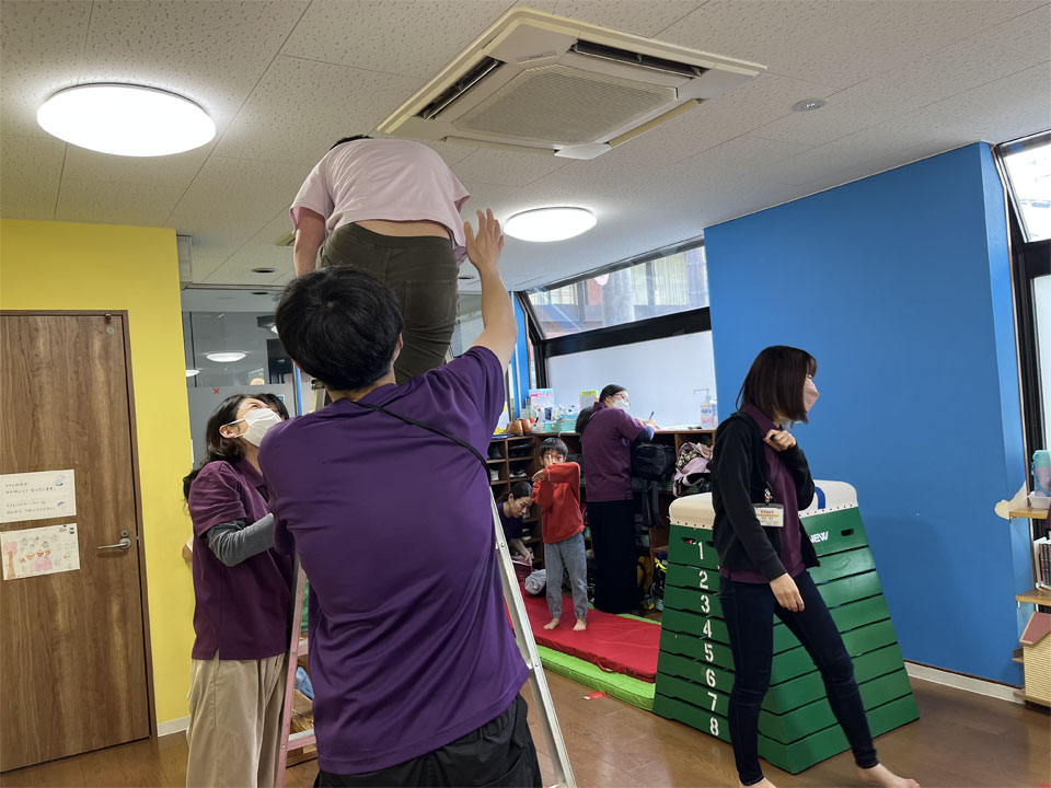 運動療育レッスン(放課後等デイサービス アットすまいる)