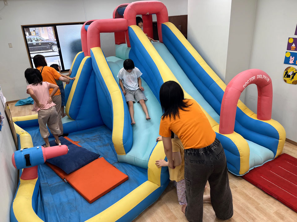 運動療育レッスン(放課後等デイサービス アットすまいる)