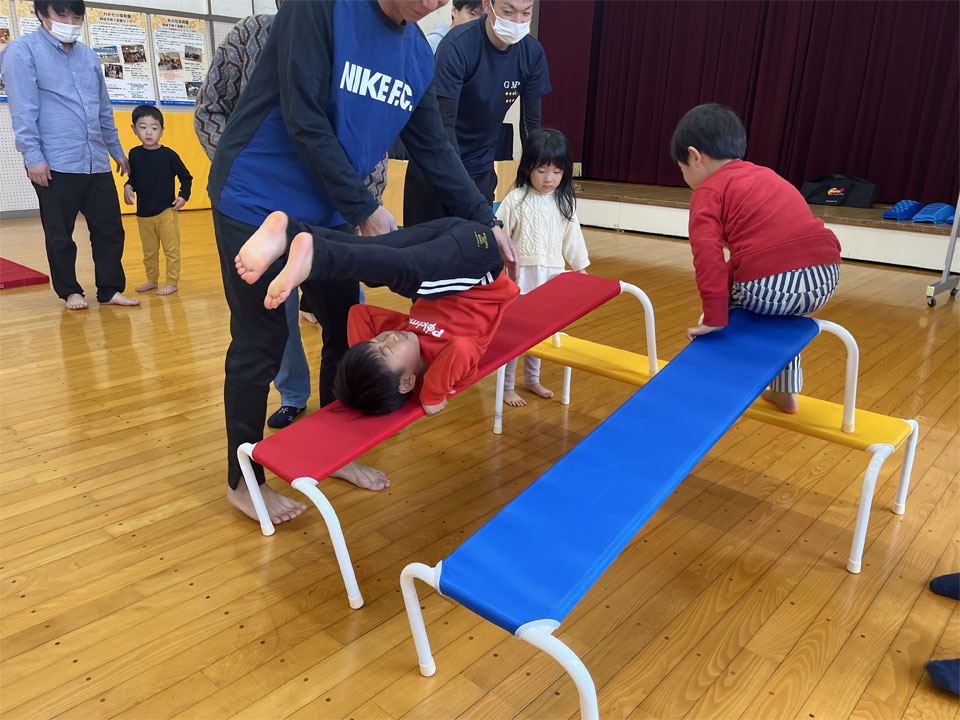 親子ふれあい運動あそび(大垣市児童館)