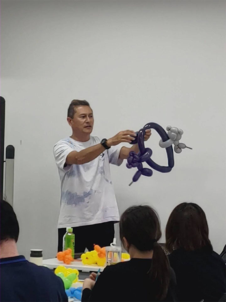 ^È烌bXiی㓙fCT[rX ~CLbYAJf~[j