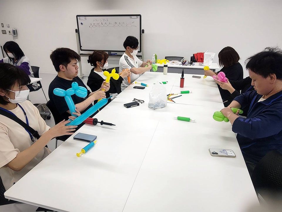 ^È烌bXiی㓙fCT[rX ~CLbYAJf~[j